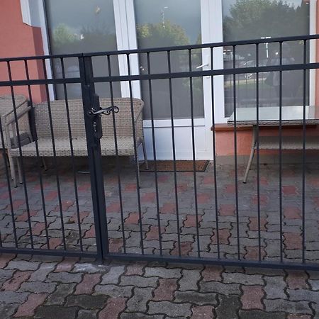 Kertvarosi Apartman II Tiszaújváros Exterior foto