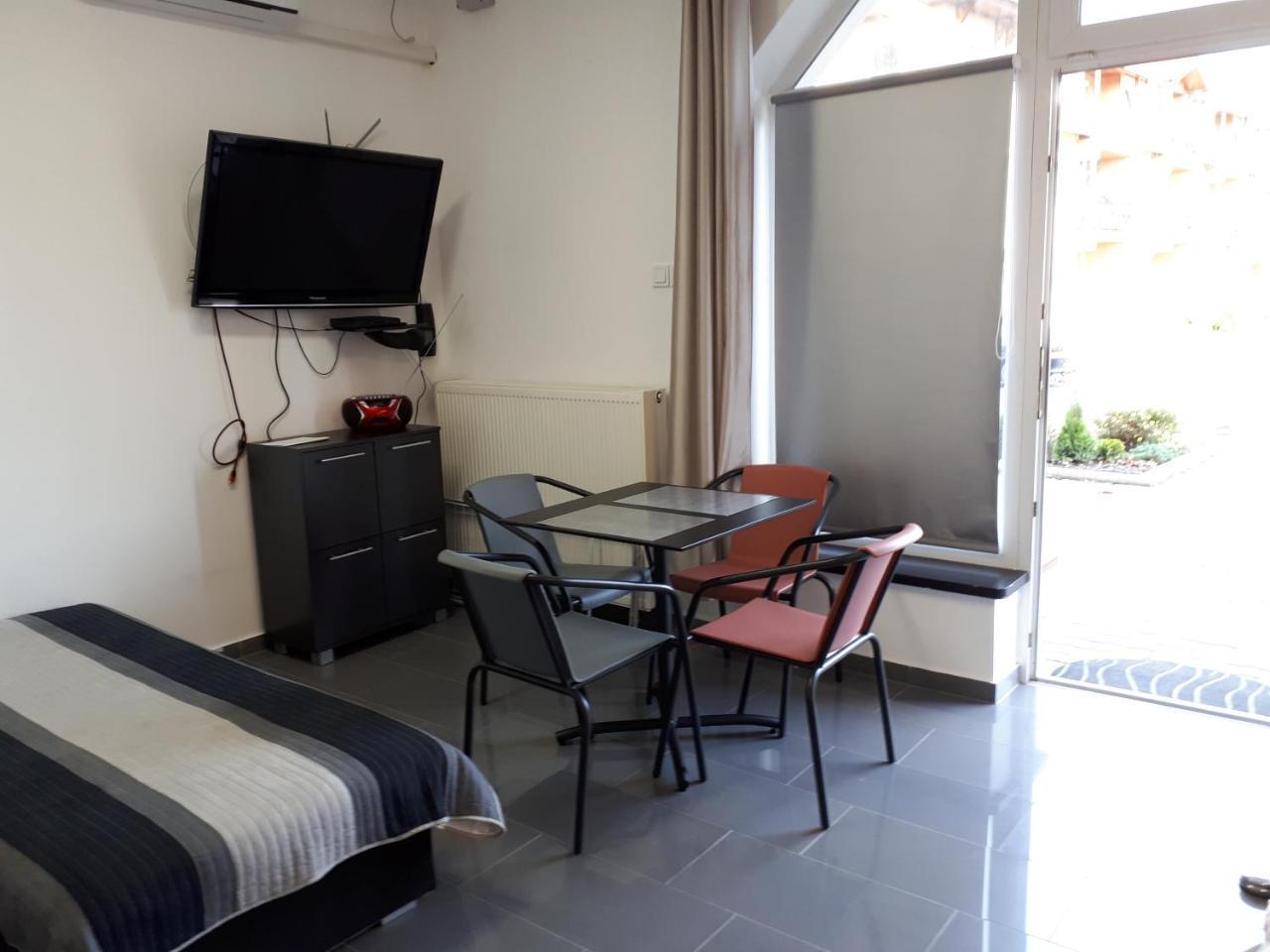 Kertvarosi Apartman II Tiszaújváros Exterior foto